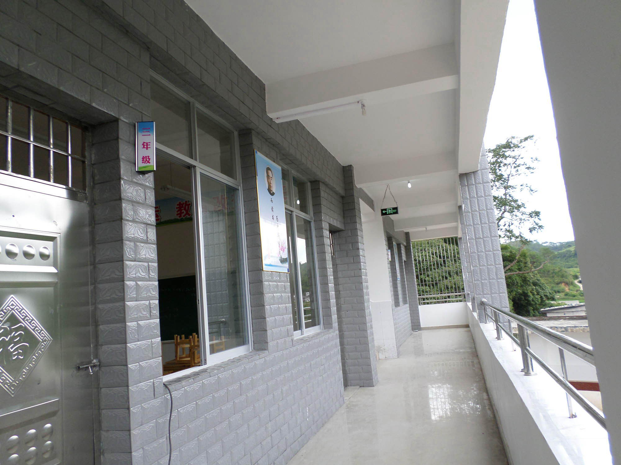 广西岑溪“康利希望小学”投入使用